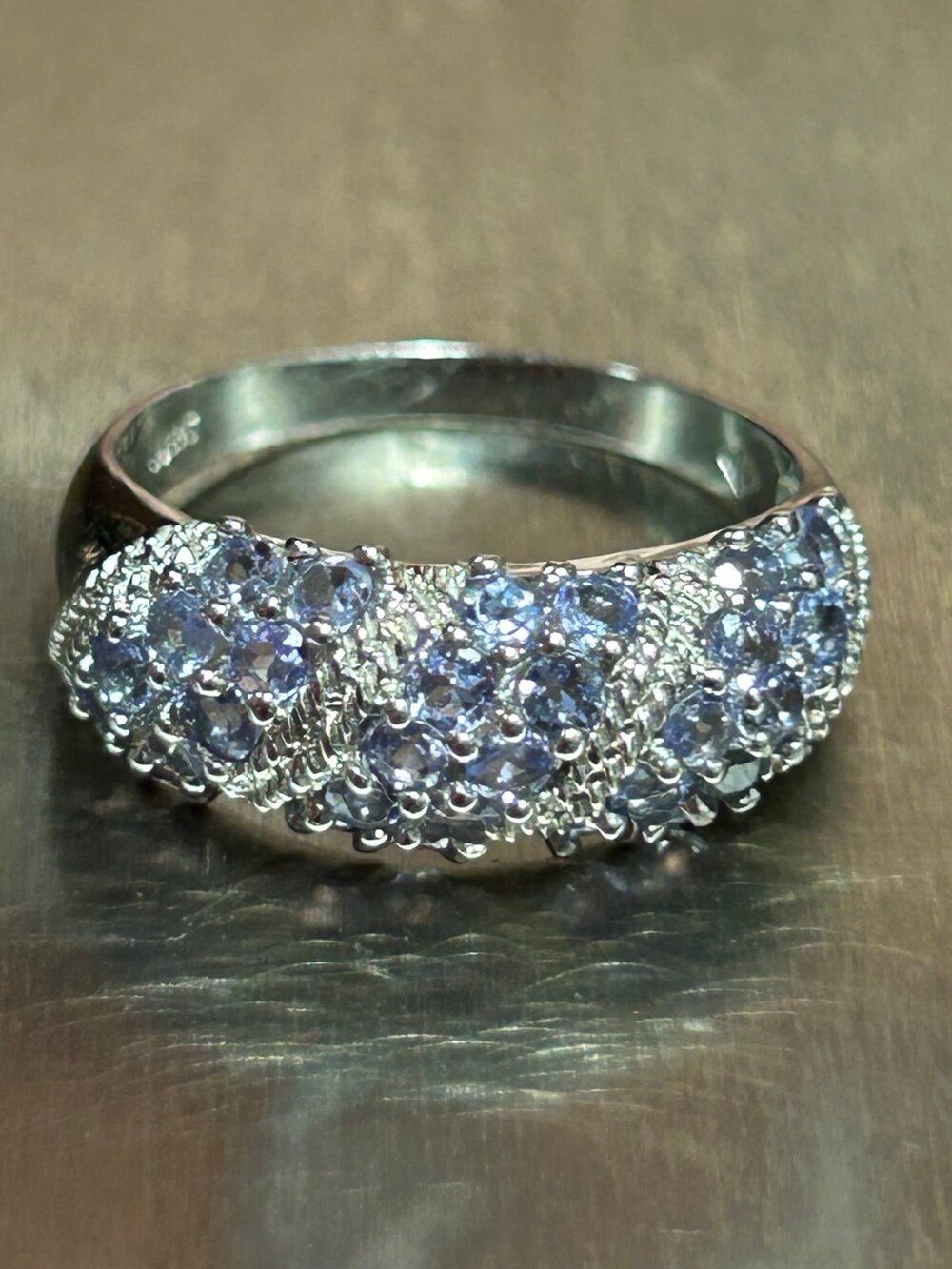 10k white gold tanzanite gemstone sparkly dome band ring size 7 fine jewelry